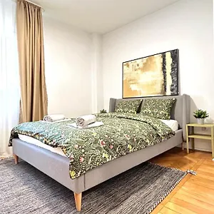 https://parliament-skytower-apartment.bucharesthotelsnow.com
