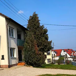 https://ferienwohnungen-ferienhaus-adelsried.com-bavaria.com